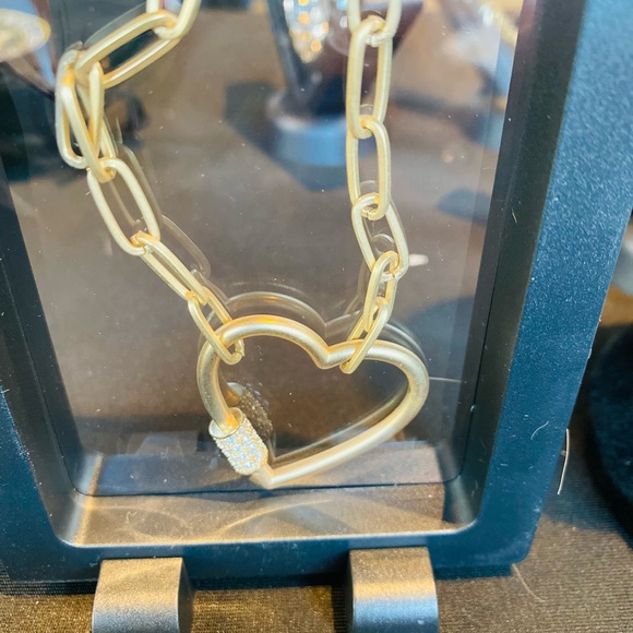 Sale end March20th LOLA HEART SCREW LOCK NECKLACE – GOLD - Picture 2 of 4